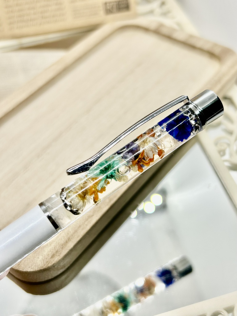 ②名前入れ可!キンモクセイ入りハーバリウムボールペン 白×オレンジ青金具シルバー ハンドメイド 推し活おしゃれギフト