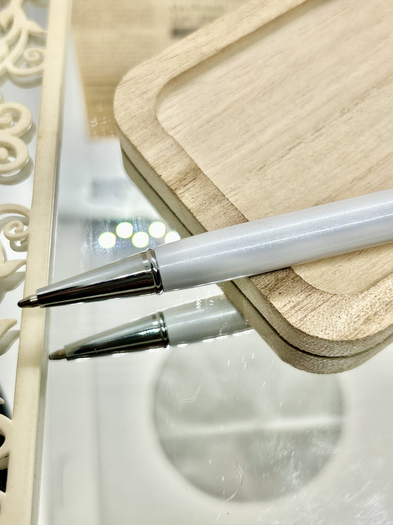 ②名前入れ可!キンモクセイ入りハーバリウムボールペン 白×オレンジ青金具シルバー ハンドメイド 推し活おしゃれギフト