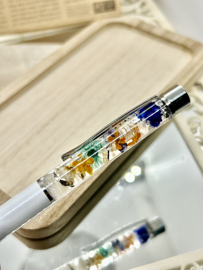 ②名前入れ可!キンモクセイ入りハーバリウムボールペン 白×オレンジ青金具シルバー ハンドメイド 推し活おしゃれギフト