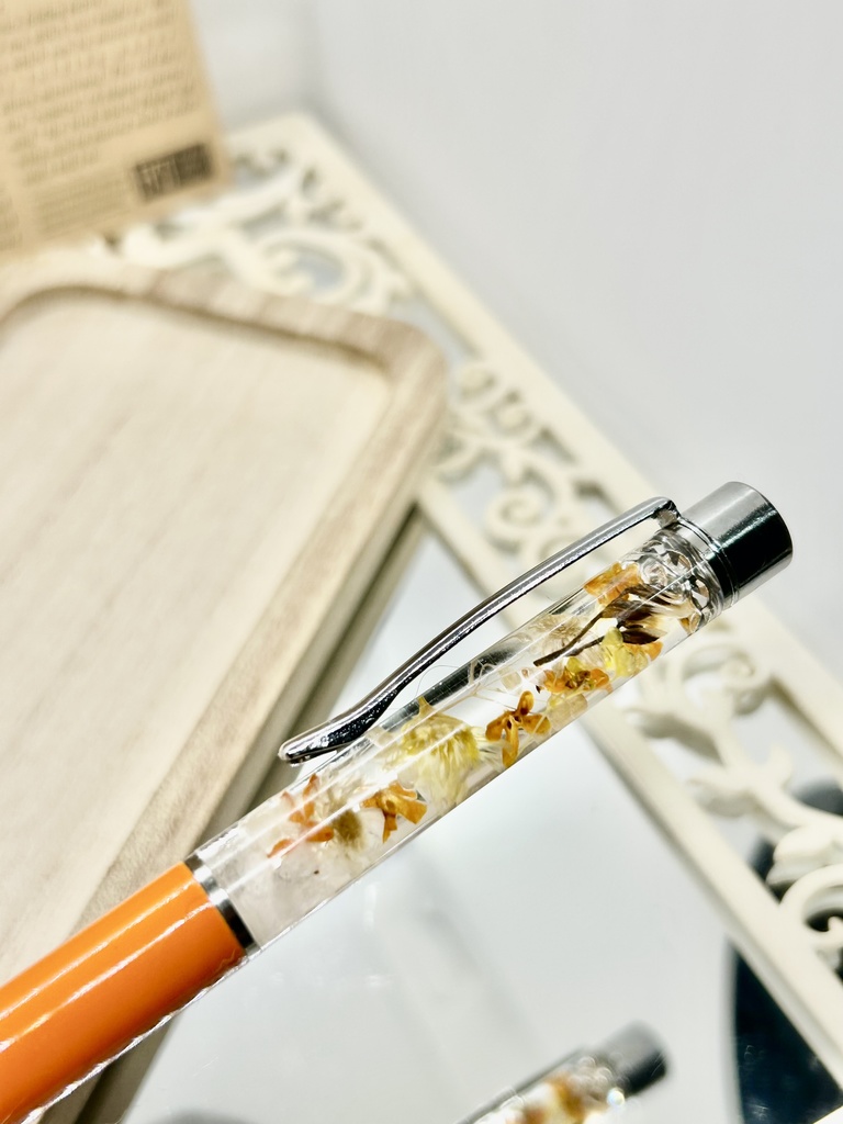 ④名前入れ可!キンモクセイ入りハーバリウムボールペン オレンジ×黄色金具シルバー ハンドメイド 推し活おしゃれギフト