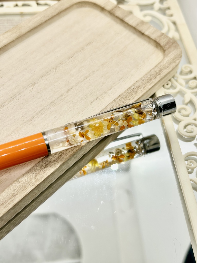 ④名前入れ可!キンモクセイ入りハーバリウムボールペン オレンジ×黄色金具シルバー ハンドメイド 推し活おしゃれギフト