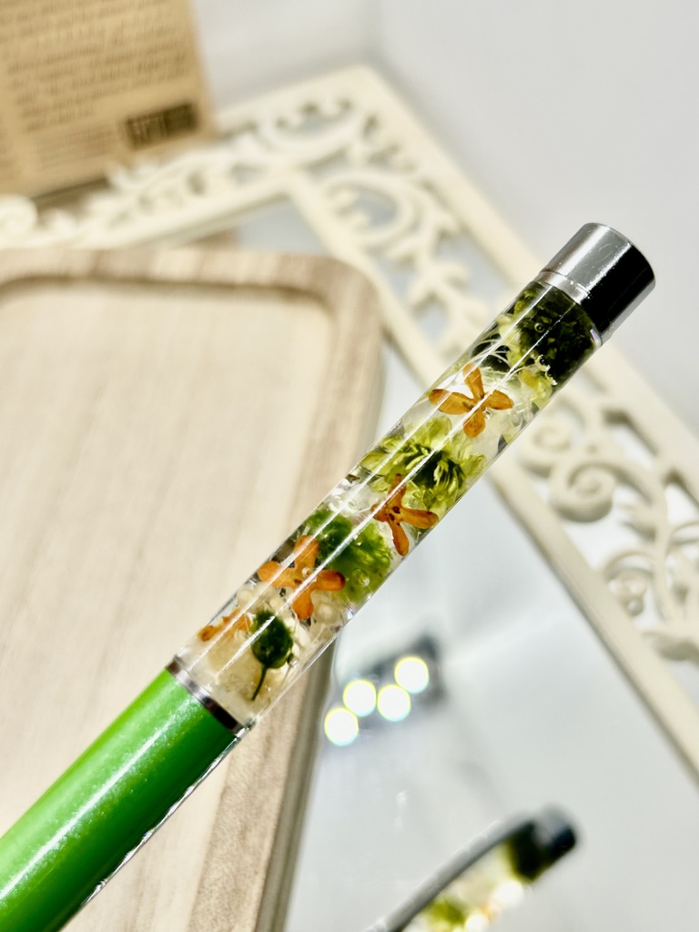 ⑥名前入れ可!キンモクセイ入りハーバリウムボールペン 黄緑×緑オレンジ金具シルバー ハンドメイド 推し活おしゃれギフト