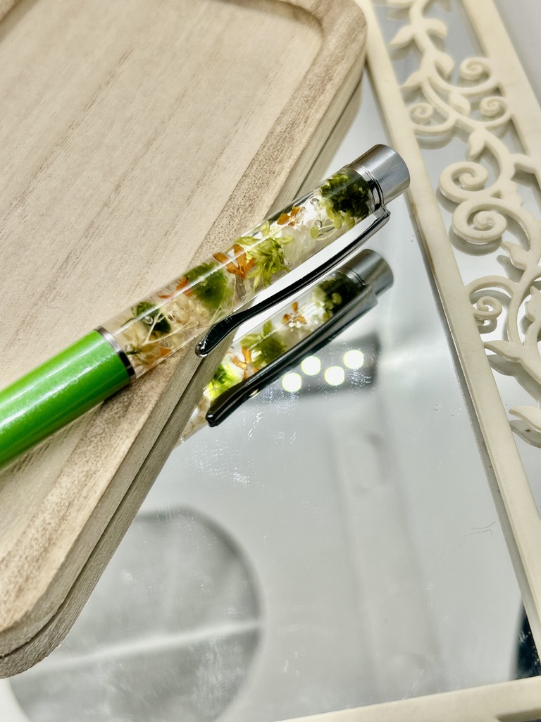 ⑥名前入れ可!キンモクセイ入りハーバリウムボールペン 黄緑×緑オレンジ金具シルバー ハンドメイド 推し活おしゃれギフト