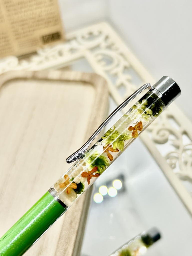 ⑥名前入れ可!キンモクセイ入りハーバリウムボールペン 黄緑×緑オレンジ金具シルバー ハンドメイド 推し活おしゃれギフト