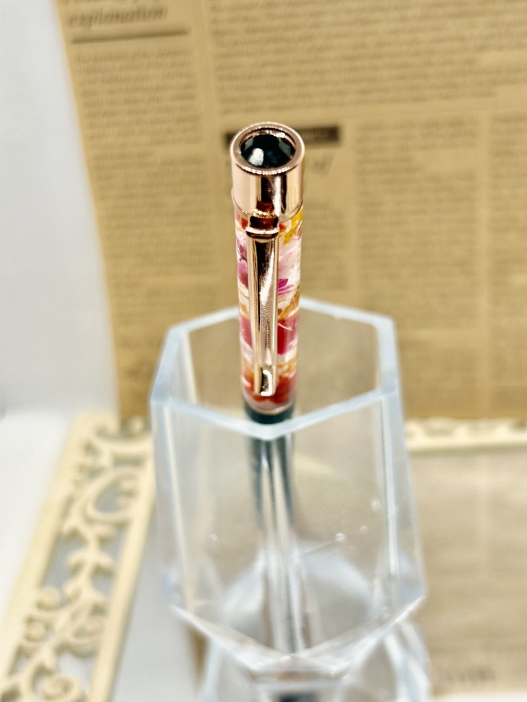 ①猫柄ハーバリウムボールペン 本体黒×赤オレンジ 金木犀入り ハンドメイド ドライフラワー 文房具 筆記用具 プレゼント推しカラー