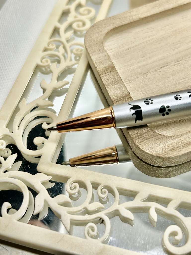 ②猫柄ハーバリウムボールペン 本体シルバー×オレンジ 金木犀入り ハンドメイド ドライフラワー文房具 筆記用具プレゼント推しカラー