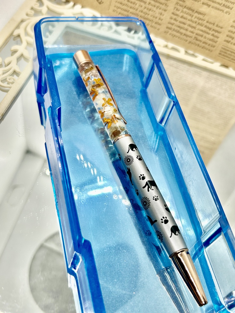 ②猫柄ハーバリウムボールペン 本体シルバー×オレンジ 金木犀入り ハンドメイド ドライフラワー文房具 筆記用具プレゼント推しカラー