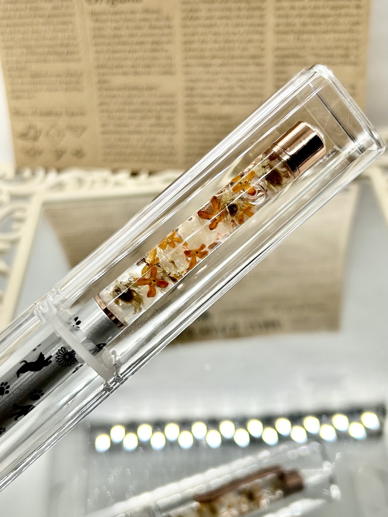 ②猫柄ハーバリウムボールペン 本体シルバー×オレンジ 金木犀入り ハンドメイド ドライフラワー文房具 筆記用具プレゼント推しカラー