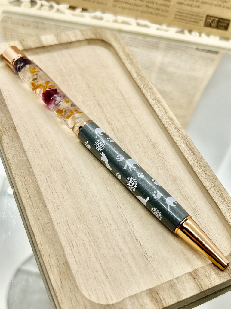 ③猫柄ハーバリウムボールペン 本体グレー×オレンジ紫 金木犀入り ハンドメイド ドライフラワー文房具 筆記用具プレゼント推しカラー