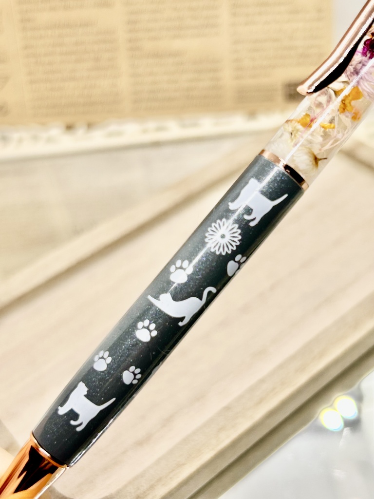 ③猫柄ハーバリウムボールペン 本体グレー×オレンジ紫 金木犀入り ハンドメイド ドライフラワー文房具 筆記用具プレゼント推しカラー