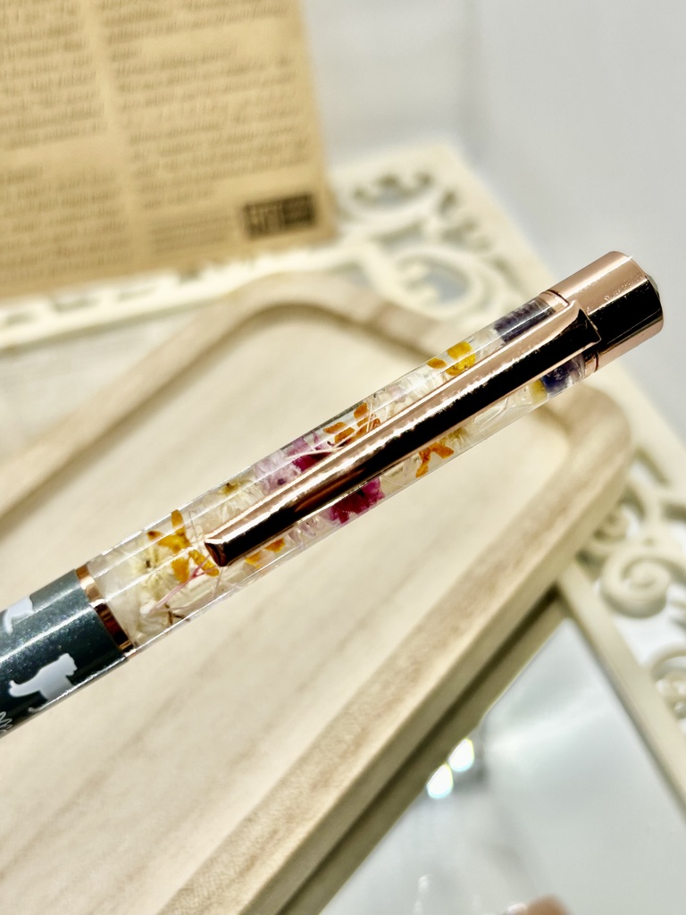 ③猫柄ハーバリウムボールペン 本体グレー×オレンジ紫 金木犀入り ハンドメイド ドライフラワー文房具 筆記用具プレゼント推しカラー