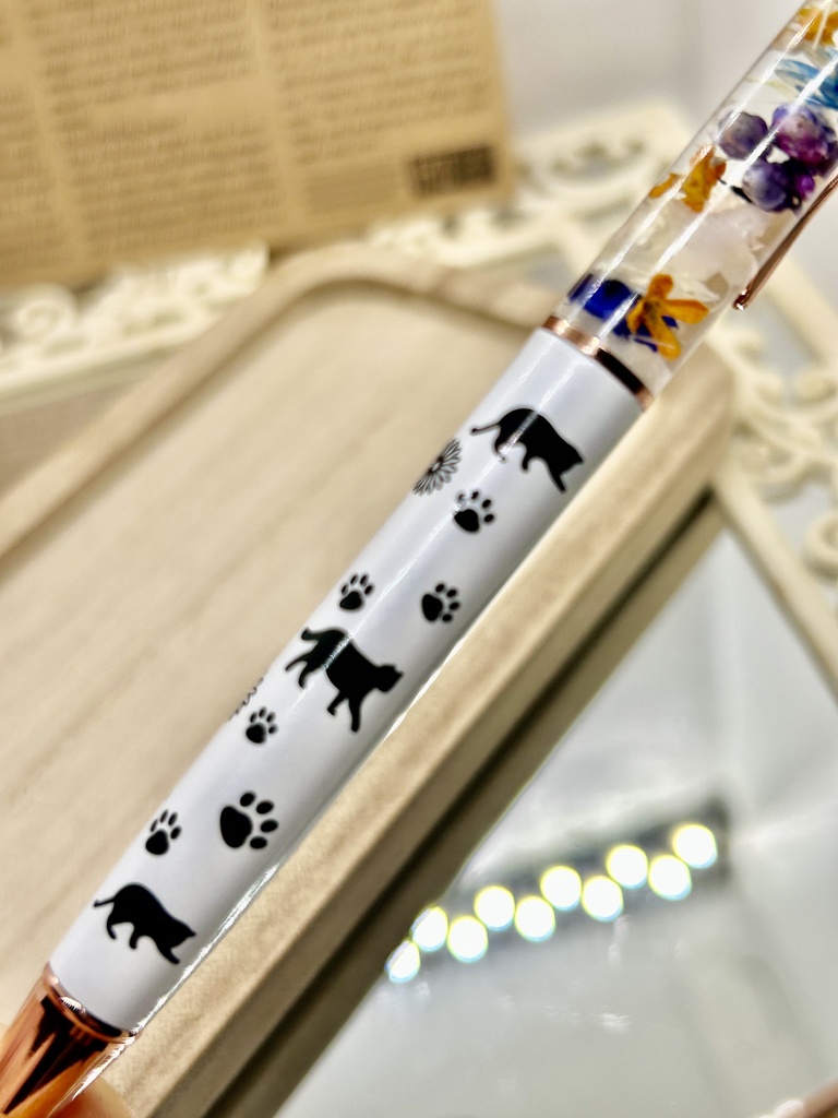 ④猫柄ハーバリウムボールペン 本体シルバー×オレンジ 金木犀入り ハンドメイド ドライフラワー文房具 筆記用具プレゼント推しカラー