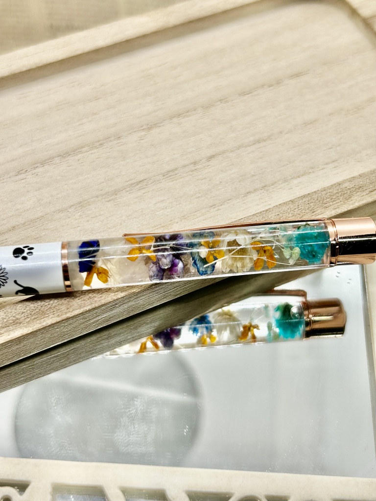 ④猫柄ハーバリウムボールペン 本体シルバー×オレンジ 金木犀入り ハンドメイド ドライフラワー文房具 筆記用具プレゼント推しカラー