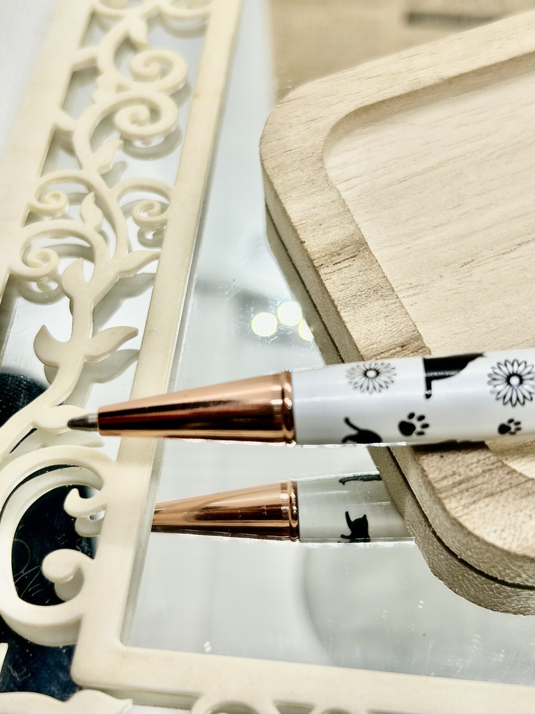 ④猫柄ハーバリウムボールペン 本体シルバー×オレンジ 金木犀入り ハンドメイド ドライフラワー文房具 筆記用具プレゼント推しカラー