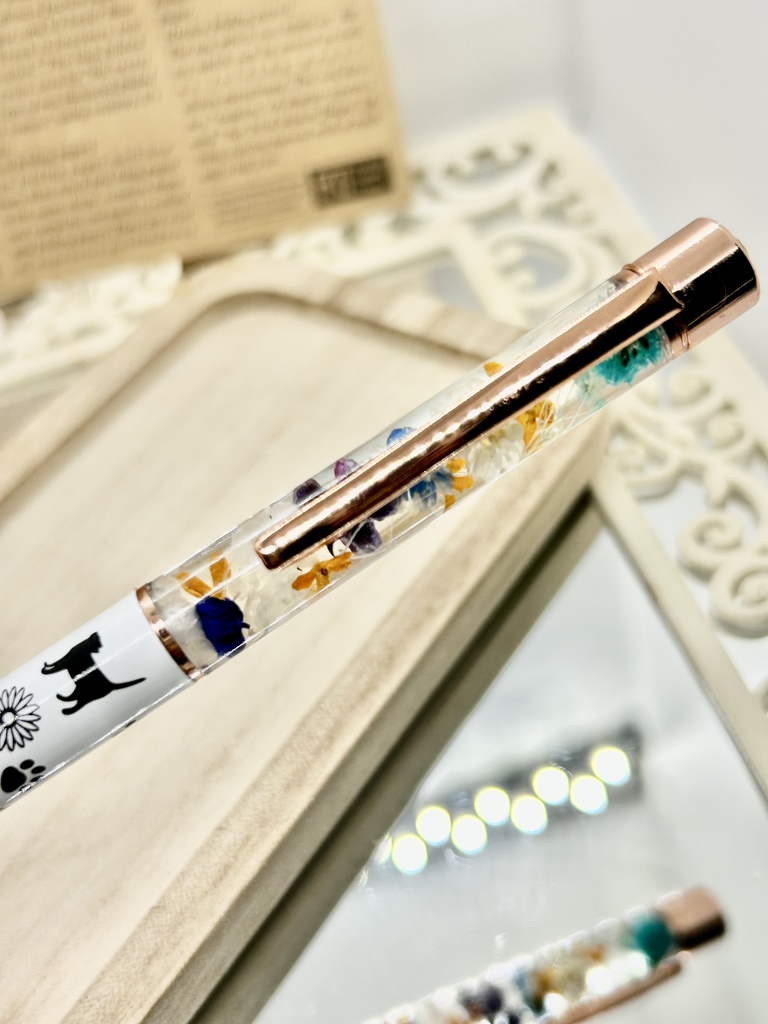 ④猫柄ハーバリウムボールペン 本体シルバー×オレンジ 金木犀入り ハンドメイド ドライフラワー文房具 筆記用具プレゼント推しカラー