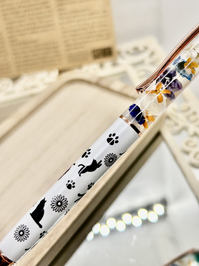 ④猫柄ハーバリウムボールペン 本体シルバー×オレンジ 金木犀入り ハンドメイド ドライフラワー文房具 筆記用具プレゼント推しカラー
