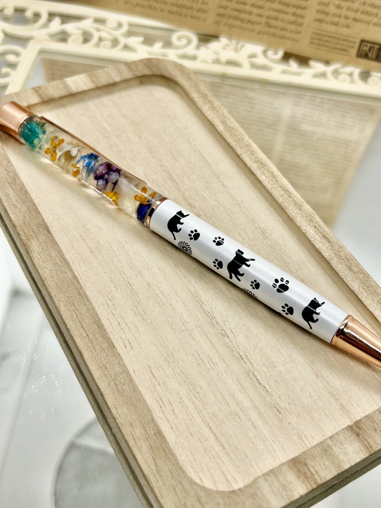 ④猫柄ハーバリウムボールペン 本体シルバー×オレンジ 金木犀入り ハンドメイド ドライフラワー文房具 筆記用具プレゼント推しカラー