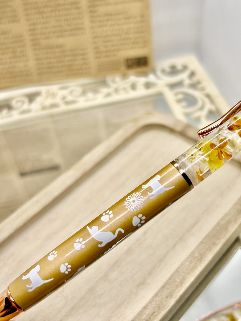 ⑤猫柄ハーバリウムボールペン 本体ベージュ×オレンジ黄色金木犀入りハンドメイド ドライフラワー文房具 筆記用具プレゼント推しカラー