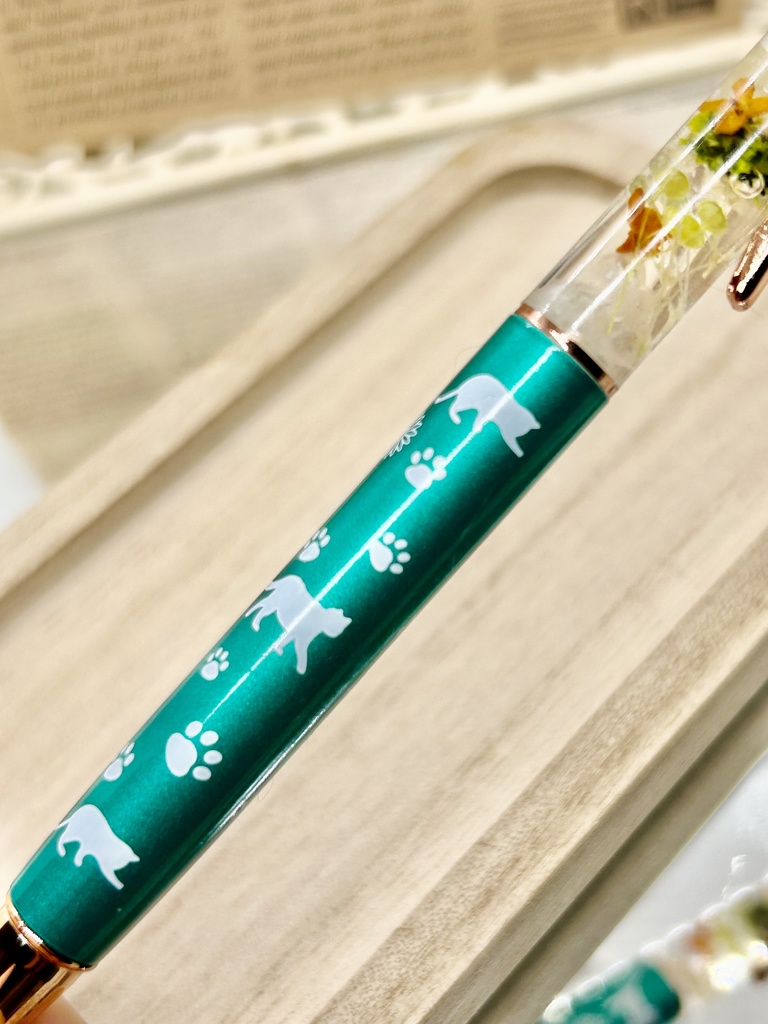 ⑧猫柄ハーバリウムボールペン本体メタリックグリーン×オレンジ黄色金木犀入りハンドメイドドライフラワー文房具筆記用具プレゼント推し色