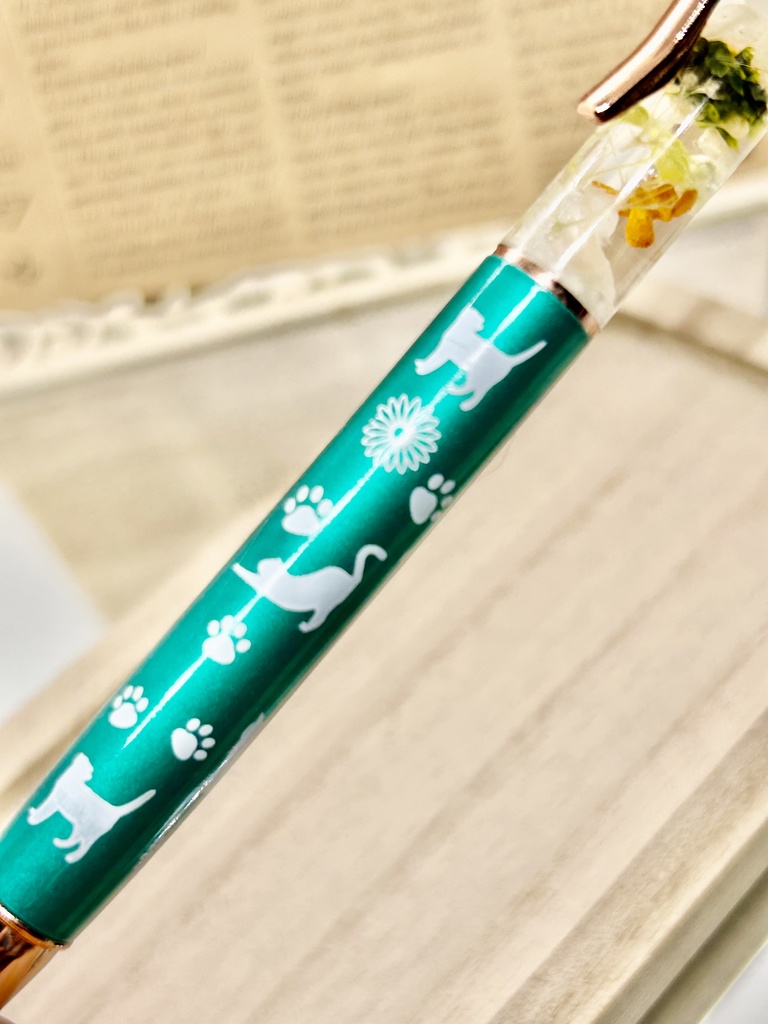 ⑧猫柄ハーバリウムボールペン本体メタリックグリーン×オレンジ黄色金木犀入りハンドメイドドライフラワー文房具筆記用具プレゼント推し色