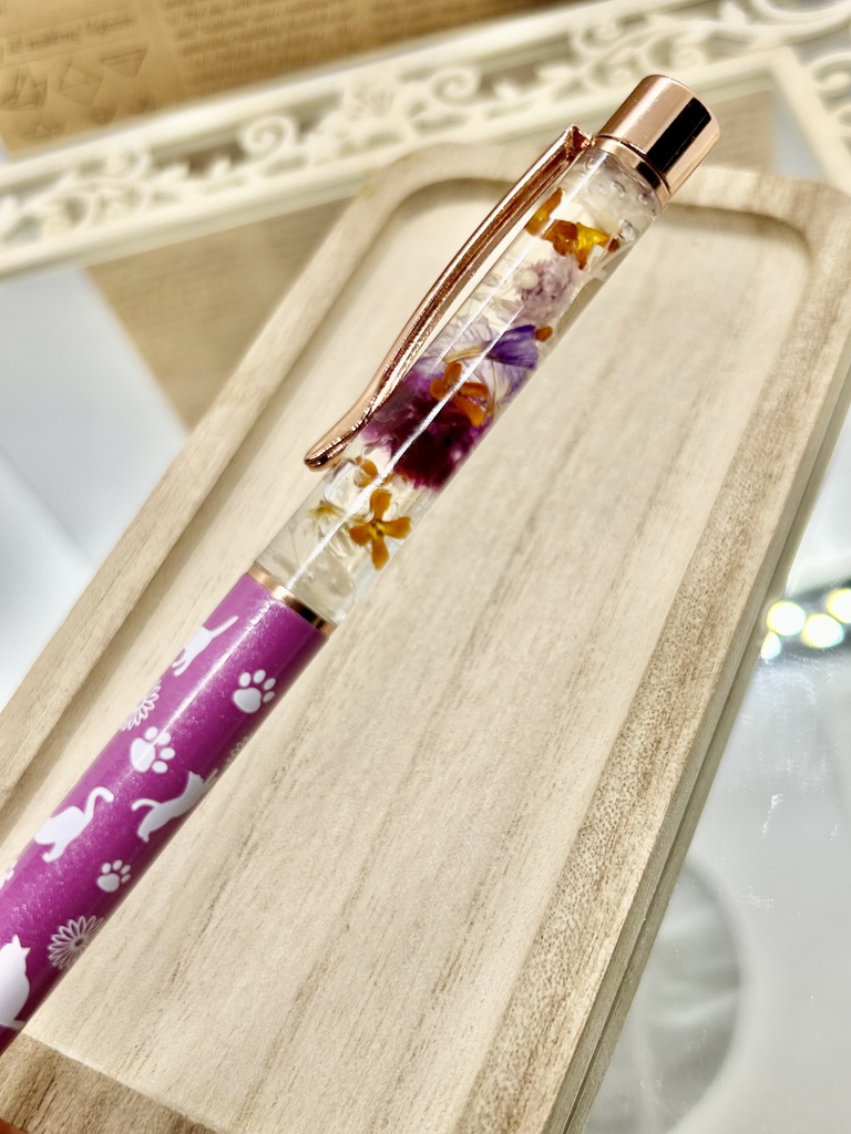 ⑬猫柄ハーバリウムボールペン本体薄紫×オレンジ紫金木犀入りハンドメイドドライフラワー文房具筆記用具プレゼント推し色