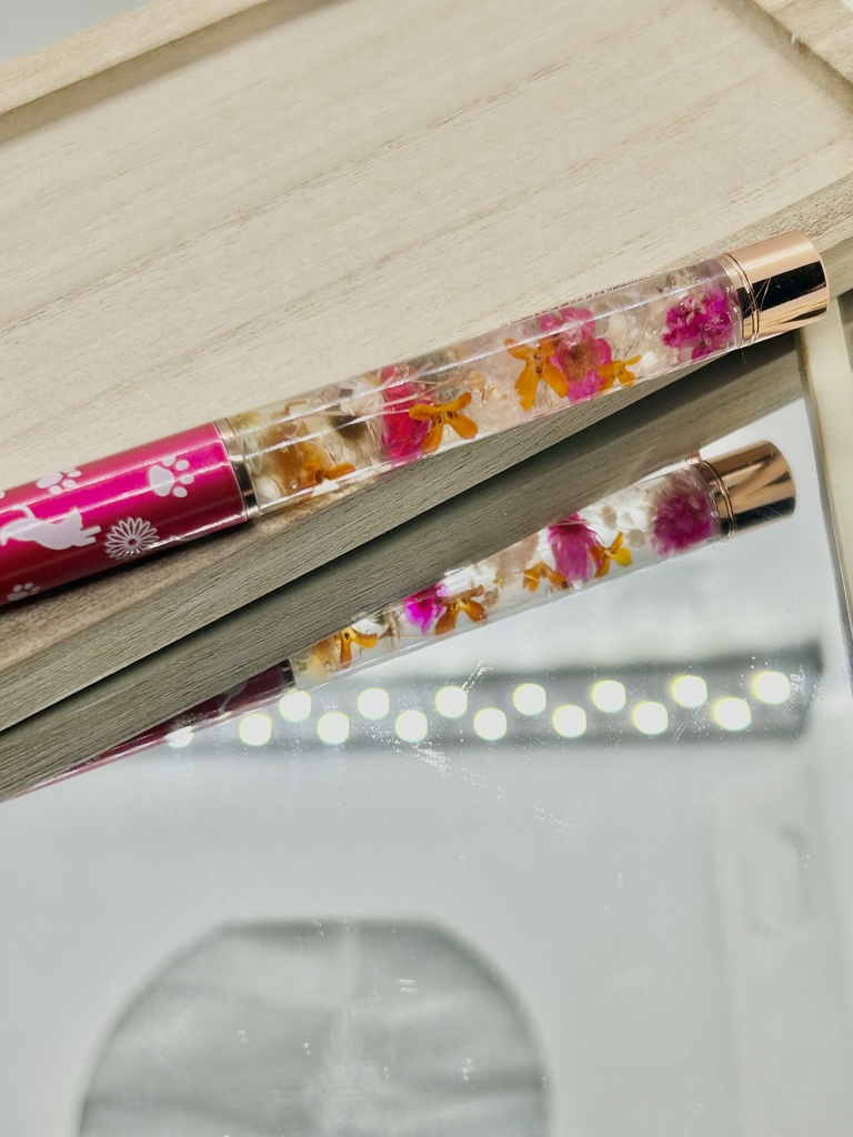 ⑰猫柄ハーバリウムボールペン本体濃いピンク×オレンジ金木犀入りハンドメイドドライフラワー文房具筆記用具プレゼント推し色