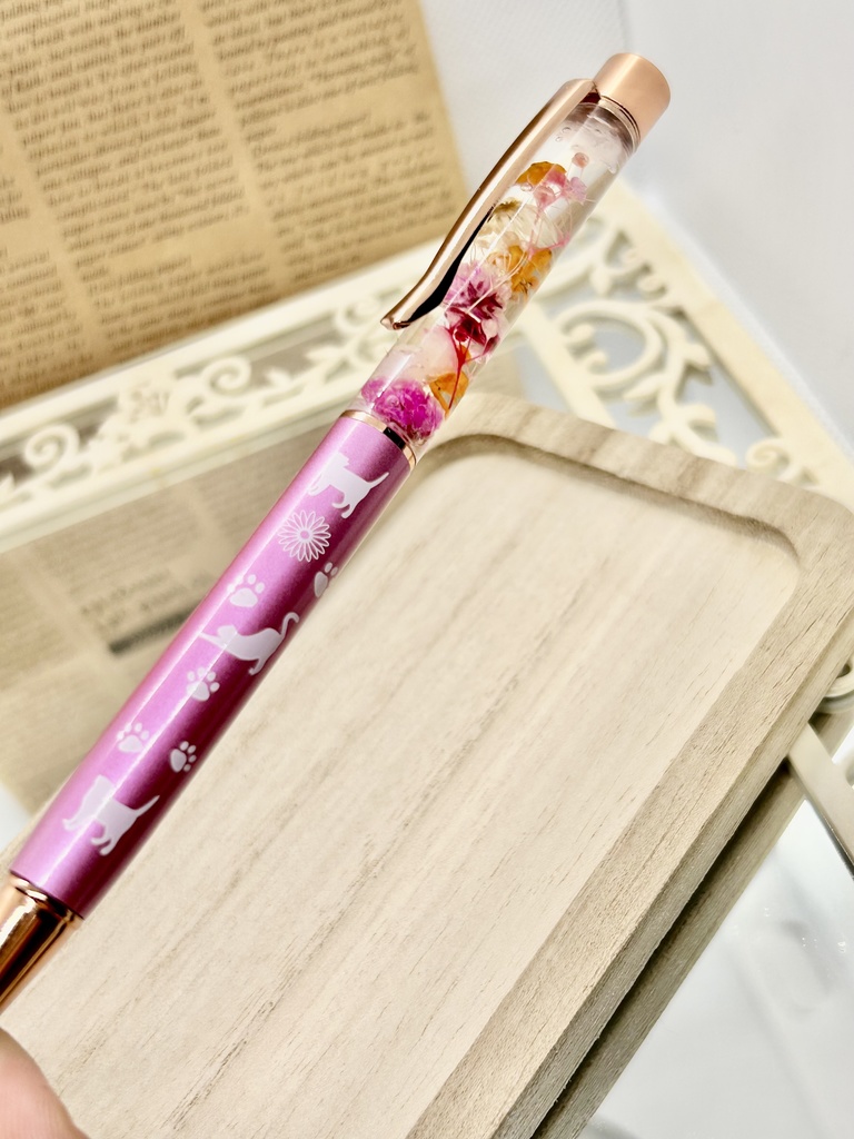 ⑯猫柄ハーバリウムボールペン本体メタリックピンク×オレンジ金木犀入りハンドメイドドライフラワー文房具筆記用具プレゼント推し色