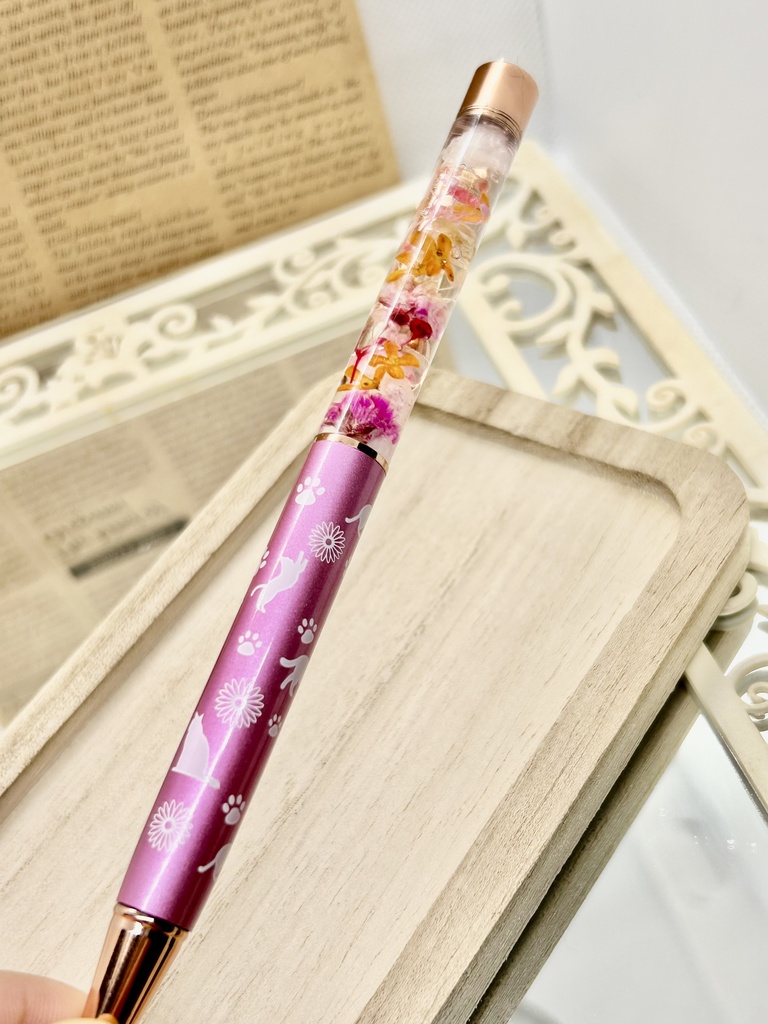 ⑯猫柄ハーバリウムボールペン本体メタリックピンク×オレンジ金木犀入りハンドメイドドライフラワー文房具筆記用具プレゼント推し色