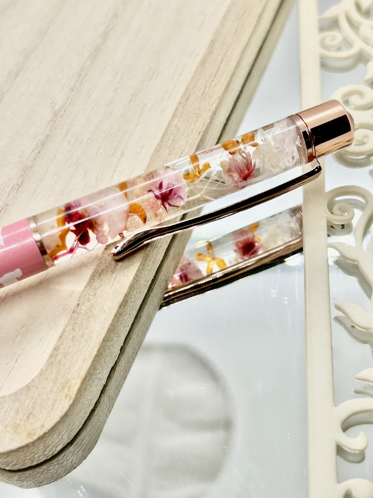 ⑮猫柄ハーバリウムボールペン本体サーモンピンク×オレンジ金木犀入りハンドメイドドライフラワー文房具筆記用具プレゼント推し色