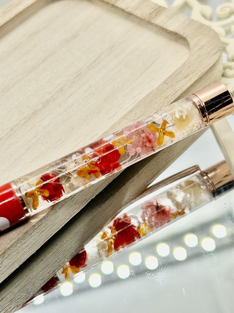 ⑱猫柄ハーバリウムボールペン本体赤×オレンジ金木犀入りハンドメイドドライフラワー文房具筆記用具プレゼント推し色