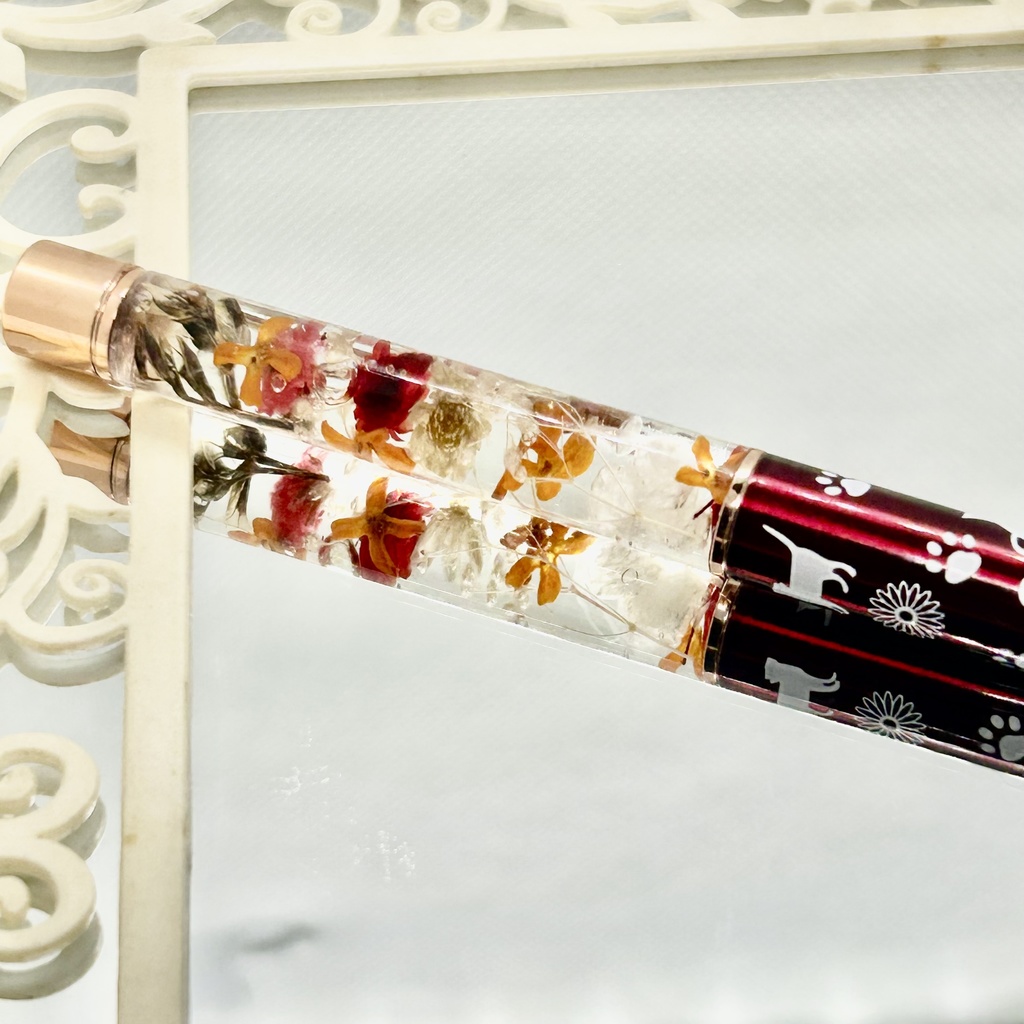 ⑲猫柄ハーバリウムボールペン本体ワインレッド×オレンジ金木犀入りハンドメイドドライフラワー文房具筆記用具プレゼント推し色