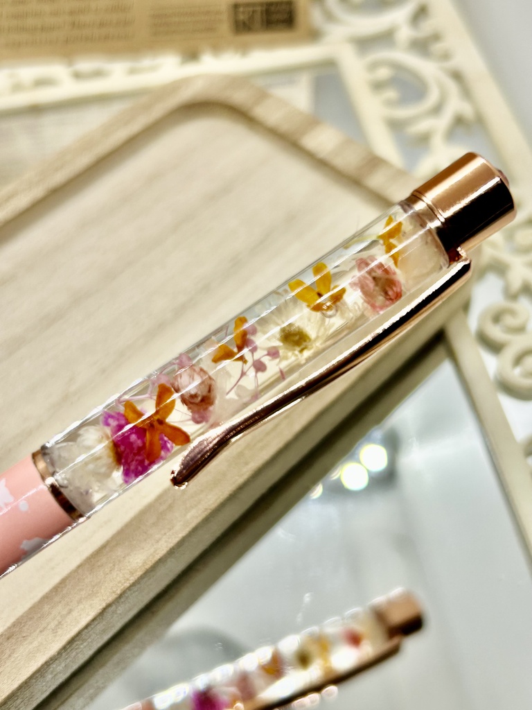 (激レア)犬柄ハーバリウムボールペン本体サーモンピンク×オレンジ金木犀入りハンドメイドドライフラワー文房具筆記用具プレゼント推し色