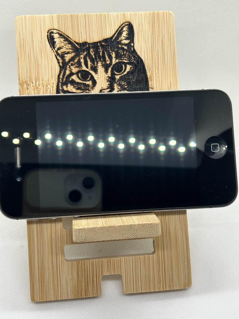 うちの子 木製スマホスタンド|写真・イラスト・ロゴ刻印|オーダーメイド レーザー刻印|ペット・子どもの絵・名入れ対応