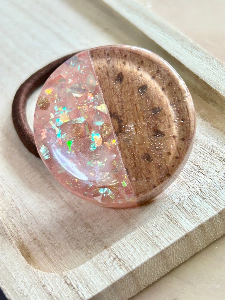 【Mirageシリーズ】ウッドレジン ヘアゴム ピンク｜オーロラホロ×万華鏡柄レーザー刻印 ハンドメイド 木製アクセサリー