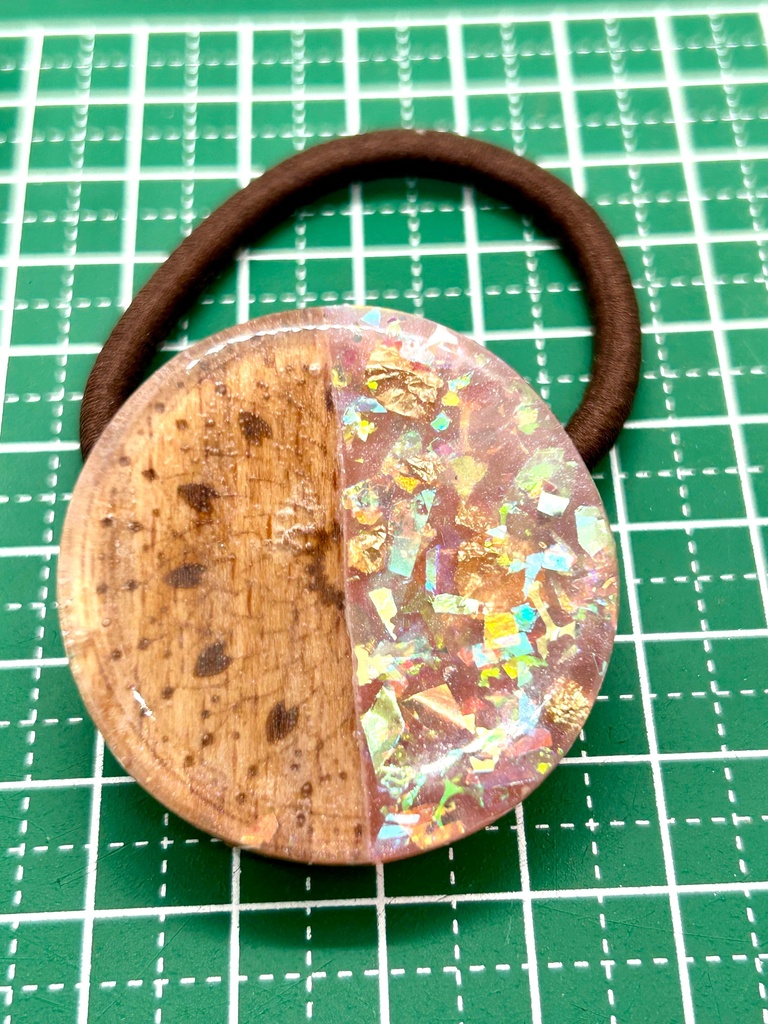 【Mirageシリーズ】ウッドレジン ヘアゴム ピンク|オーロラホロ×万華鏡柄レーザー刻印 ハンドメイド 木製アクセサリー