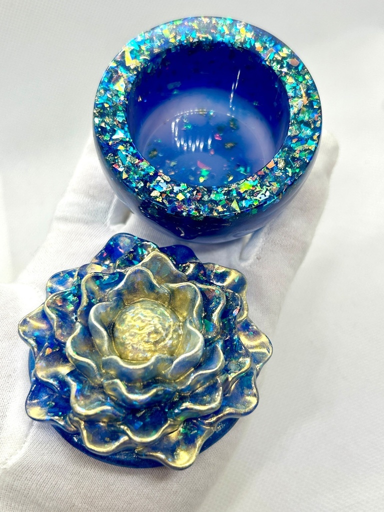 【mirageシリーズ】青い小花のレジン小物入れ|オーロラホロ・アクセサリーケース・ジュエリーボックス|ハンドメイド