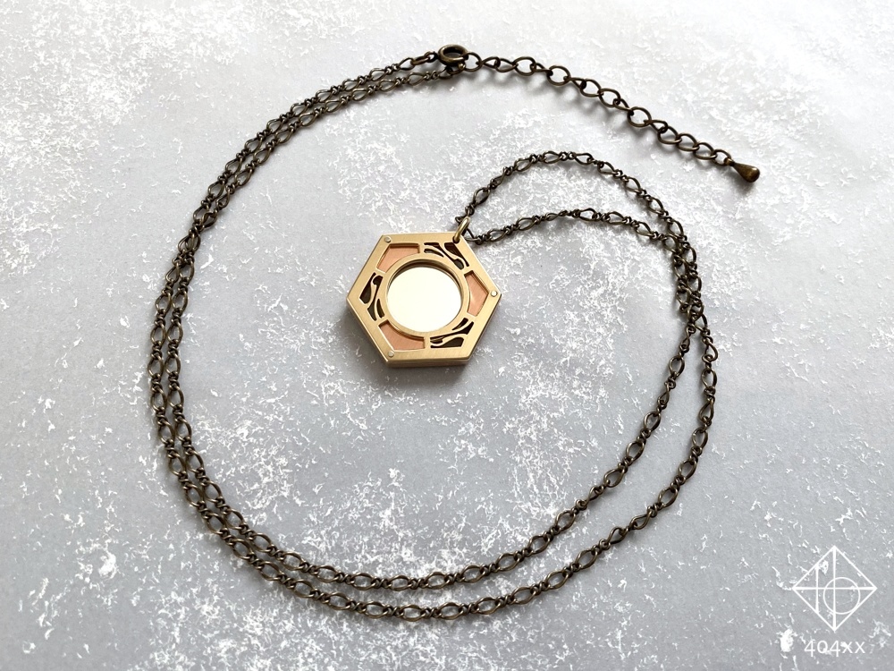 〈幻影写し〉鏡のペンダント