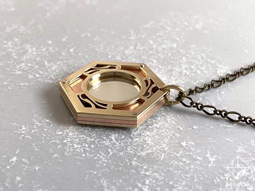 〈幻影写し〉鏡のペンダント