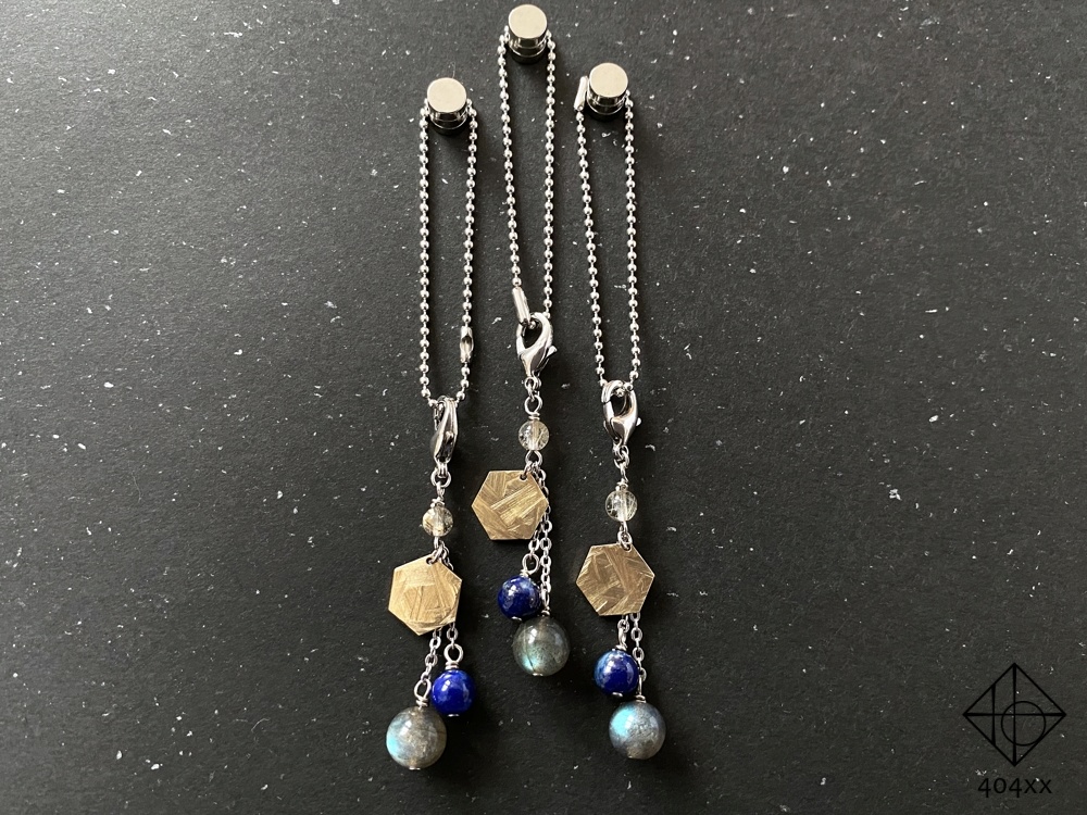 〈夜語り〉チャーム