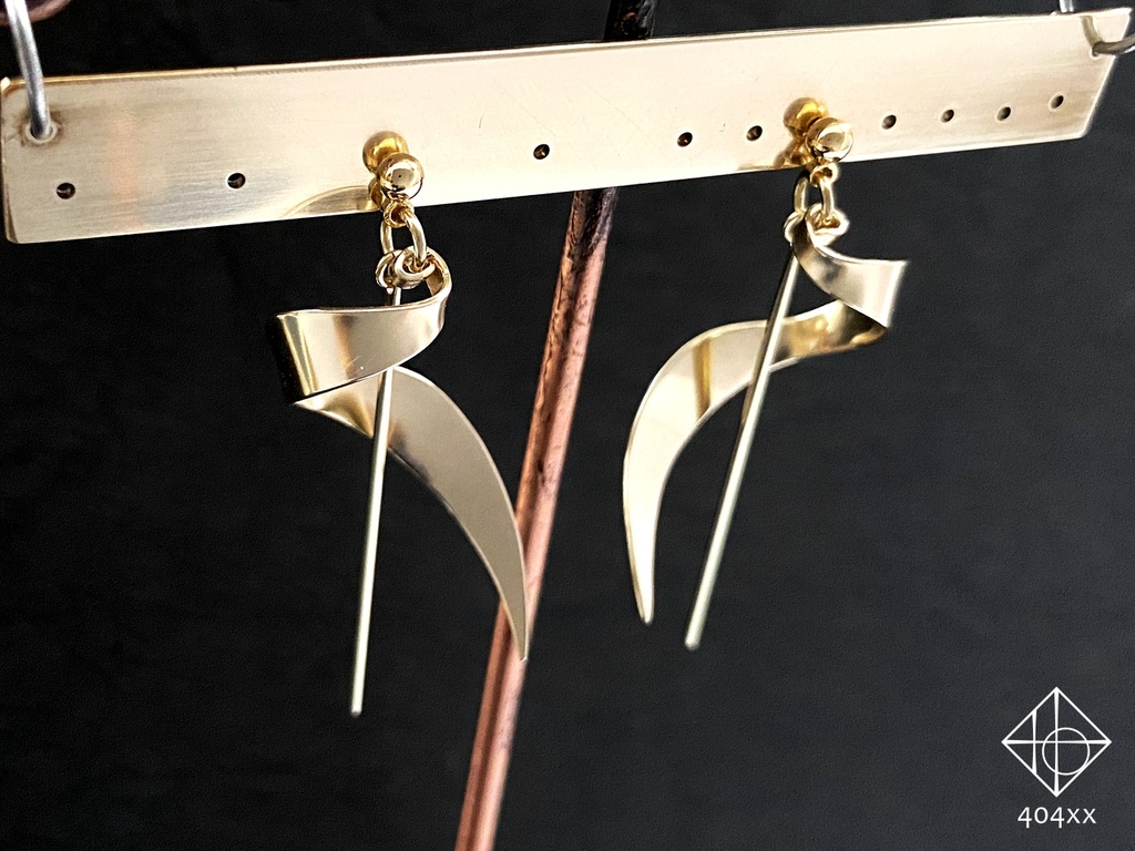 〈流転の耳飾り〉片耳ピアス/イヤリング