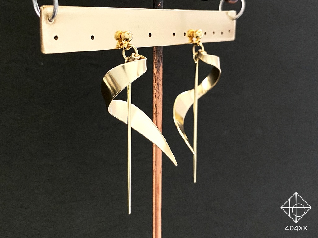 〈流転の耳飾り〉片耳ピアス/イヤリング