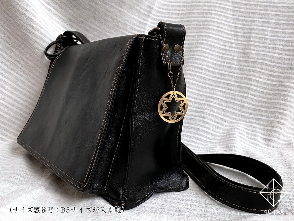 〈星花徽章〉ペンダント/バッグチャーム