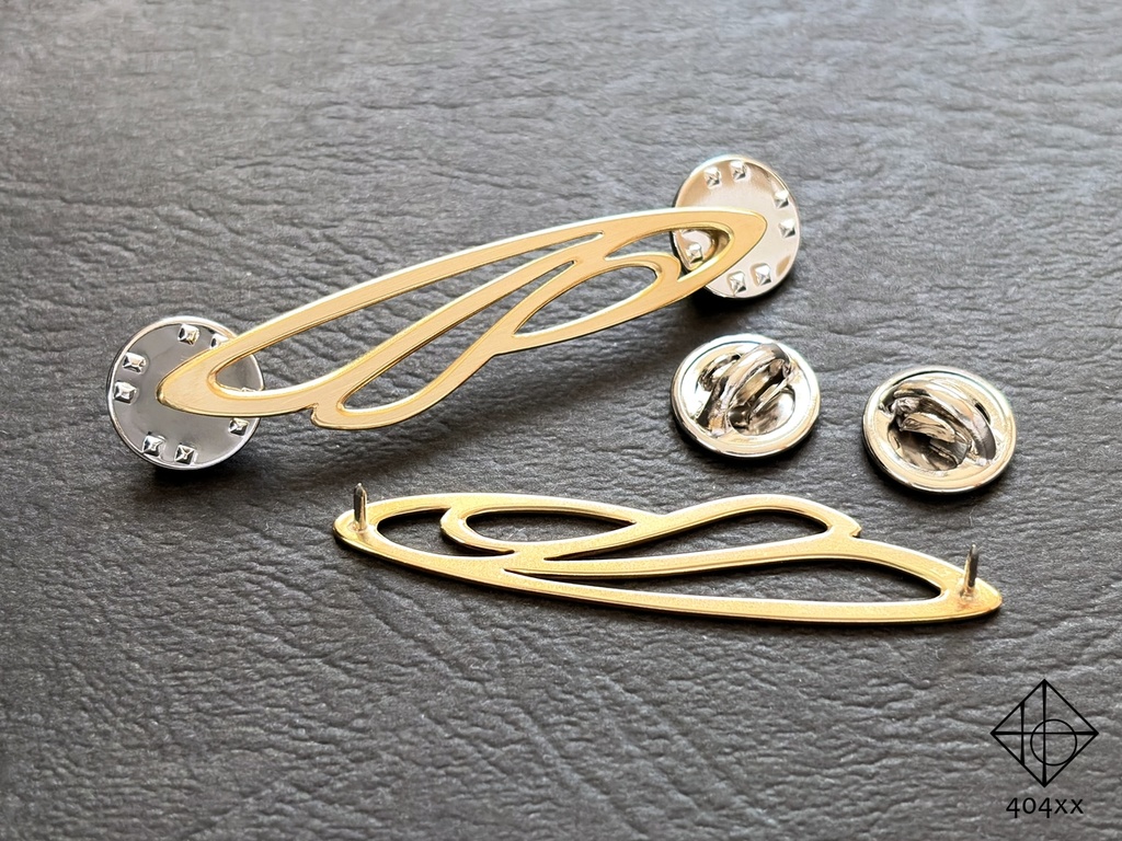 〈風乗りの羽〉ブローチ