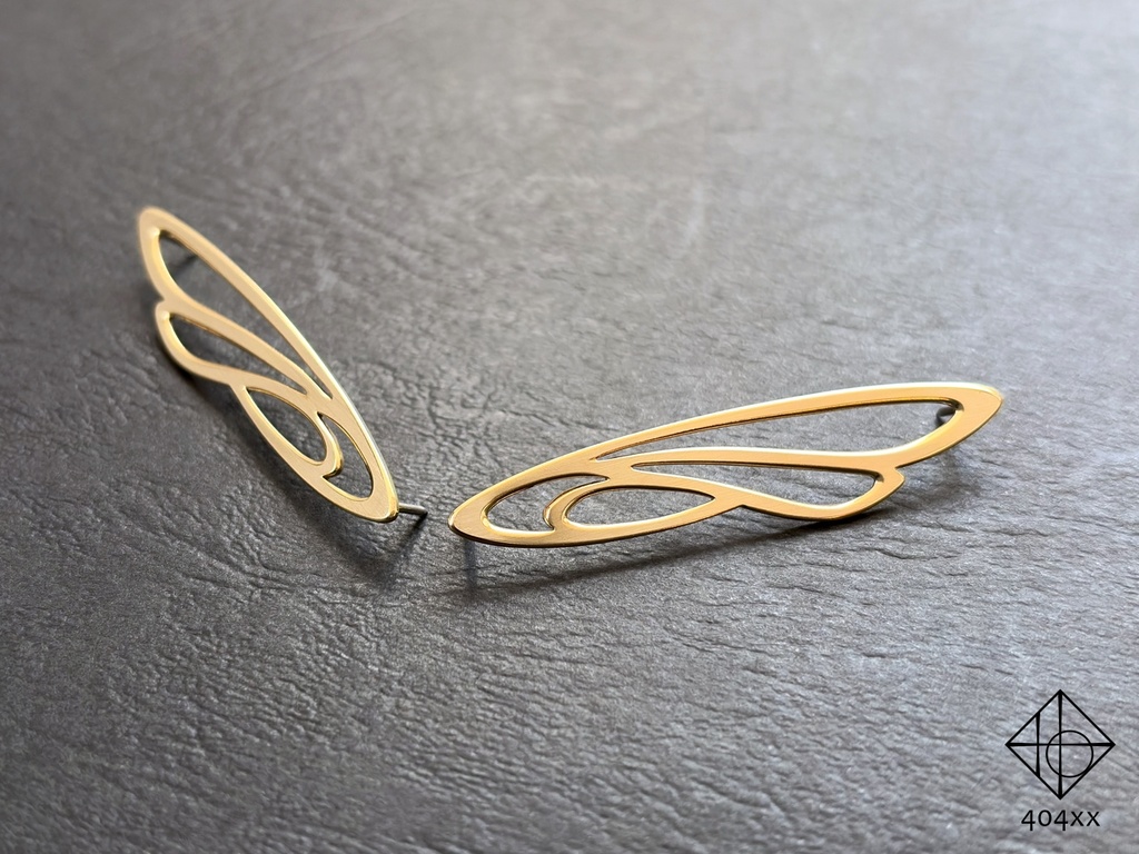 〈風乗りの羽〉ブローチ