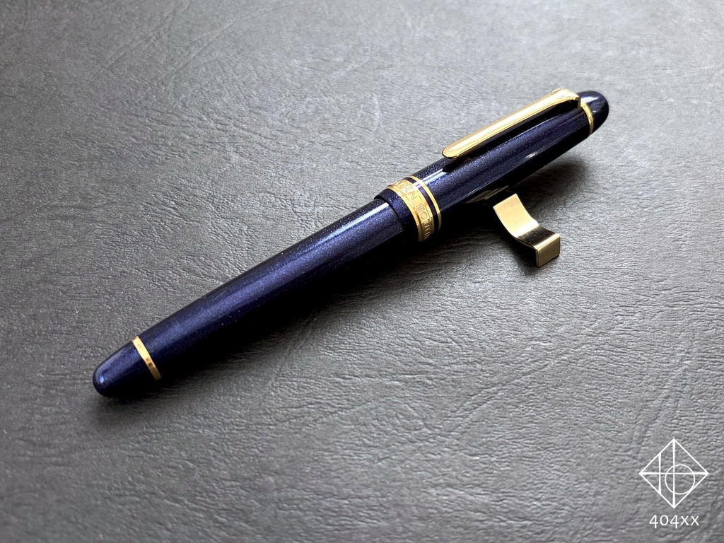 〈二つ波〉ペン置き/真鍮