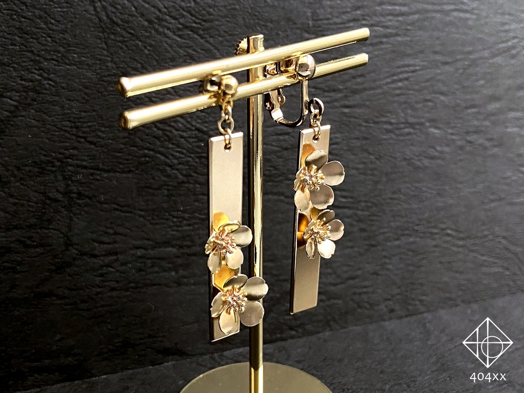 〈桜花〉片耳ピアス/イヤリング 真鍮