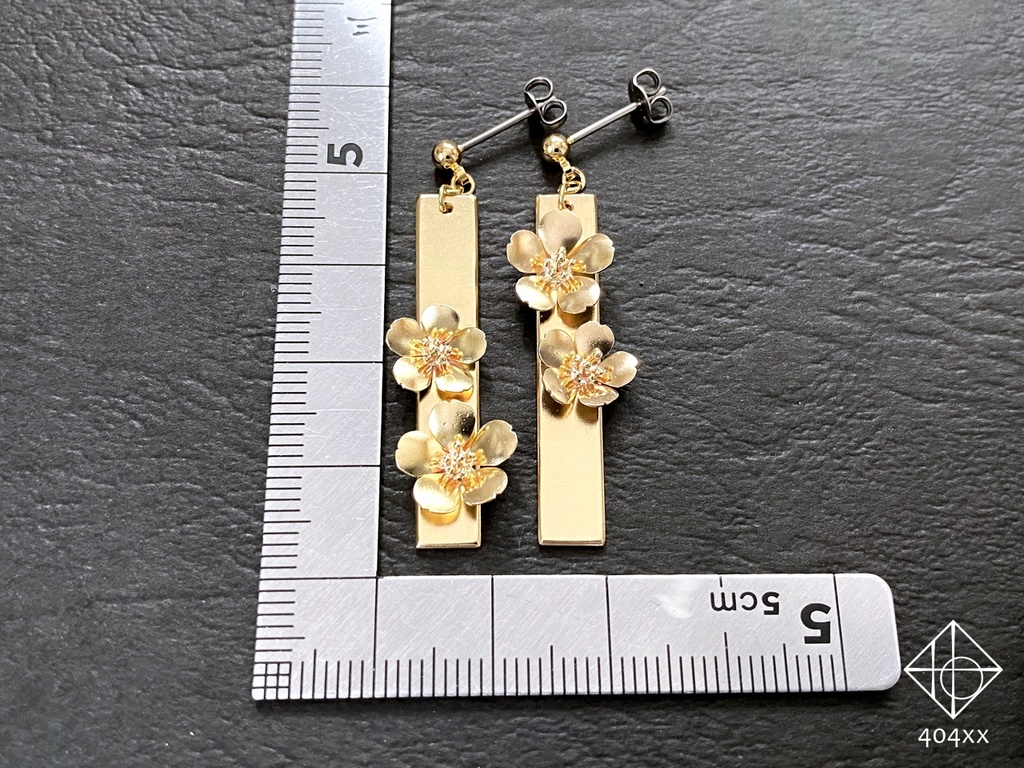 〈桜花〉片耳ピアス/イヤリング 真鍮