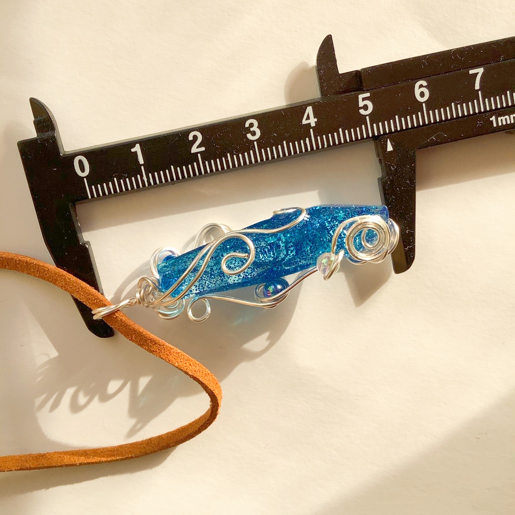 宝石のカケラペンダント ブルー