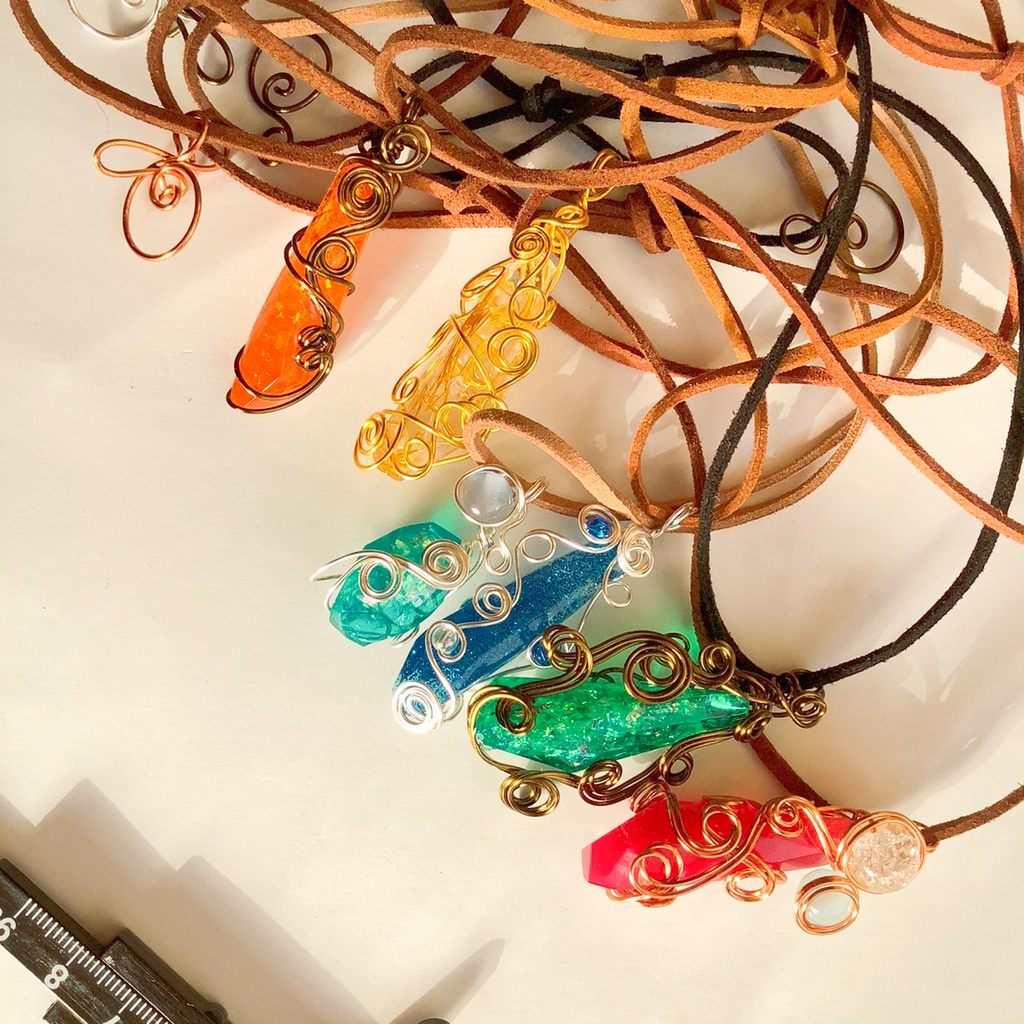 宝石のカケラペンダント ブルー