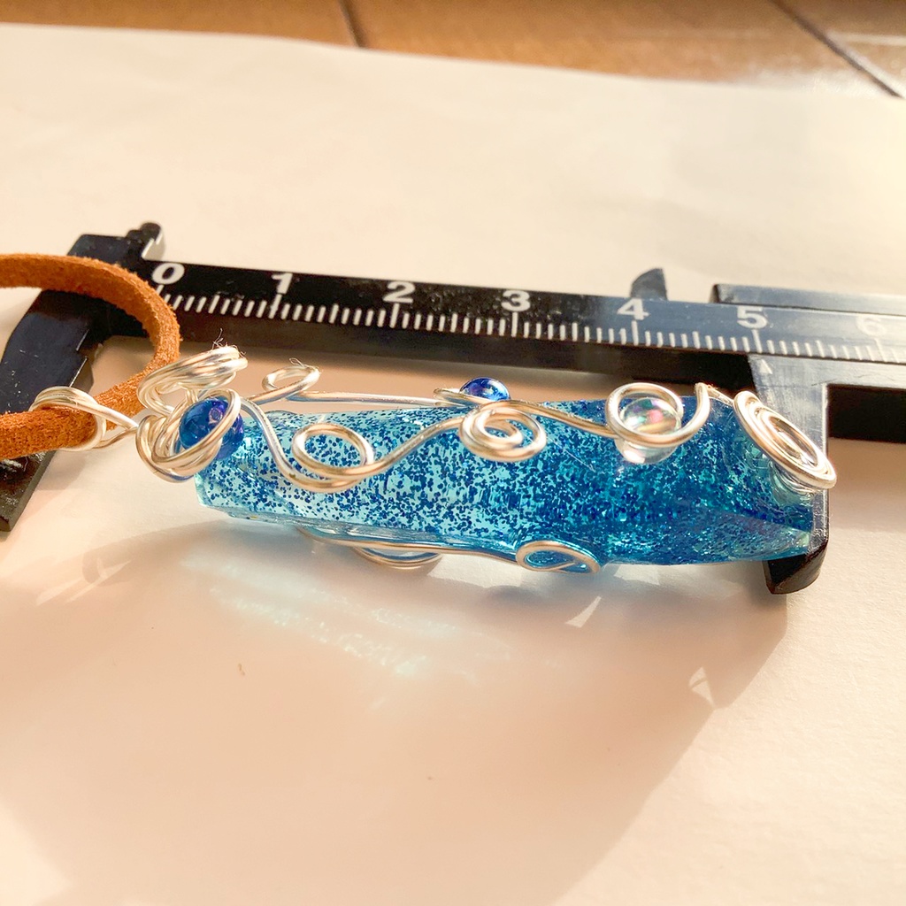 宝石のカケラペンダント ブルー